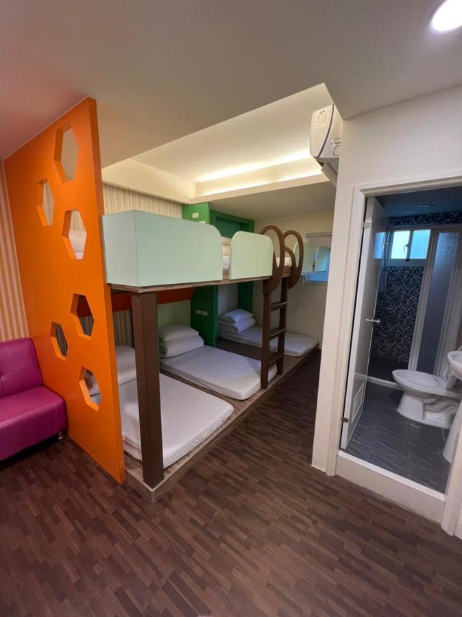 Apartamento 逢甲柏斯青年旅棧 Taichung Exterior foto
