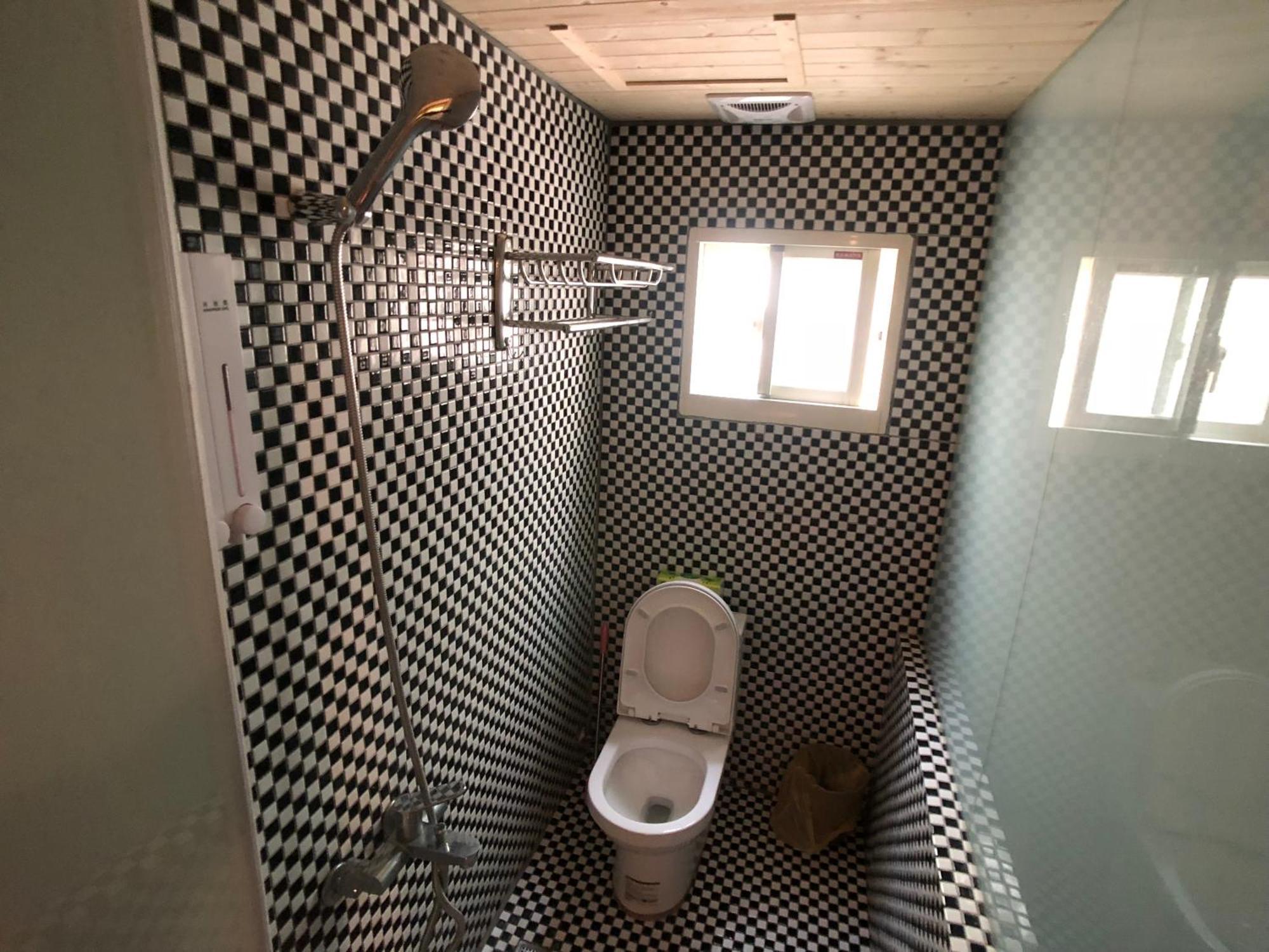 Apartamento 逢甲柏斯青年旅棧 Taichung Exterior foto